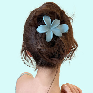 Frangipani Floral Hair Clips - www.thelineahome.nl - Kawaii Accessories - Powder Blue