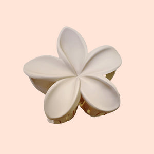 Frangipani Floral Hair Clips - www.thelineahome.nl - Kawaii Accessories - Almond Milk