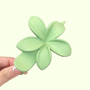 Frangipani Floral Hair Clips - www.thelineahome.nl - Kawaii Accessories - Midori Green