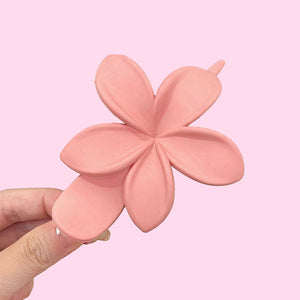 Frangipani Floral Hair Clips - www.thelineahome.nl - Kawaii Accessories - Sakura Pink