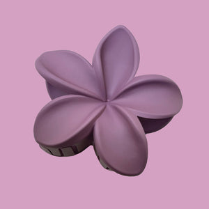 Frangipani Floral Hair Clips - www.thelineahome.nl - Kawaii Accessories - Deep Plum